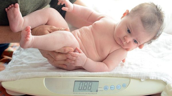  قد و وزن نوزاد در چهار ماهگی