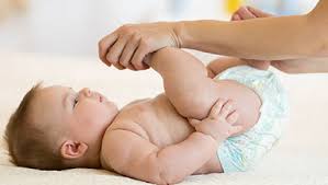  تعامل و ارتباط بیشتر با نوزاد دو ماهه