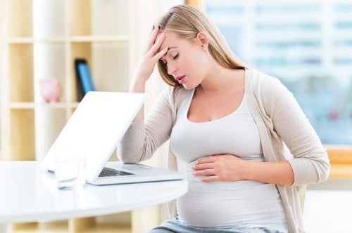  تورم، سردرد و تاری دید در هفته سی و دوم بارداری
