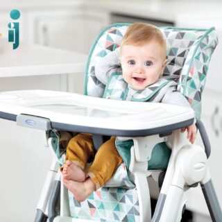 صندلی غذا گراکو swift fold به همراه سینی، پشتی طرح دار و کودک طوسی سفید
